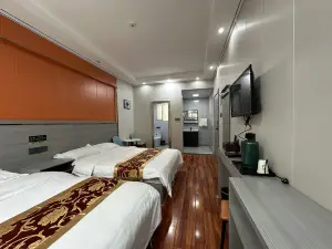 Delingha Pingwei Homestay (City Center Square Olympic Square)