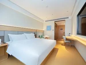 Crown Hotel (Putian Xianyou Bus Station Linan Food Street Store)