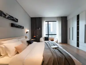 Ruien Homestay (Luoyang Wanda Plaza peony Plaza subway station store)