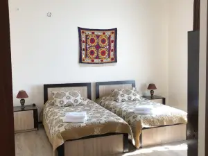 Saroy Guest House
