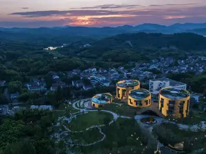Q Collection Hotel & Resort