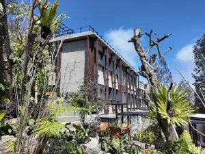 Jambuluwuk Bromo Poshtel