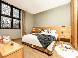 Fireworks Homestay (Yichun Wanzhai Ancient City Scenic Area Store)