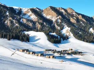 Hot Spring Sailimu Lake Spruce Wild Luxury Hotel