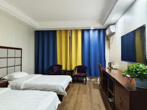 Urad Zhongqi Huawen Business Hotel