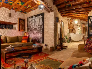 Atlantis 12, Maison d'hôtes et d'art