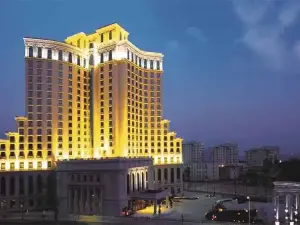 Gaozhou Yayuan Theme Apartment (Xiantai Avenue)