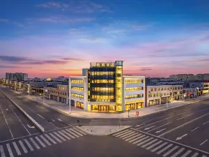 White Swan Hotel (Weihui City Government Store)