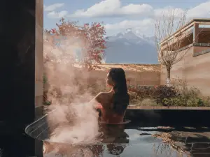 Lijiang Yulong Snow Mountain Hot Spring Hotel