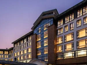 Diamond Holiday Crown Hotel