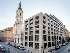 Emerald Downtown Luxury Suites by Continental Group