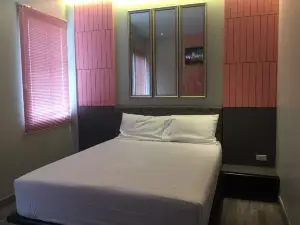 Chics Resort