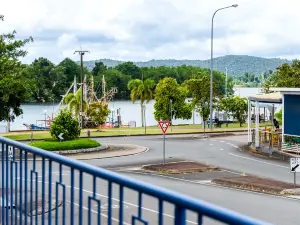 Innisfail Riverfront Motel