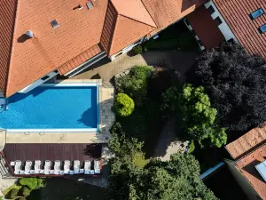 Bassiana Hotel és Étterem