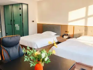 Elong Ruiyun Hotel (Maternal and Child Health Hospital Branch, Liaocheng Avenue, Gushi County)