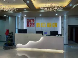 Jishishan Spring River Huayue Holiday Hotel