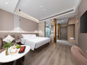 Yinghua Xiaozhu Hotel