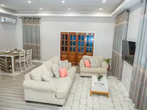 The Royal Haven Stylish, luxurious, A/C, hot/cold