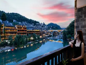 Jinshui'an Muming Theme Wenchuang Experience Homestay (Phoenix Ancient City Branch)