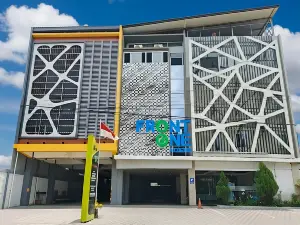 Front One Hotel Sragen