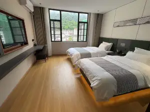 墨脫水墨雲中飯店