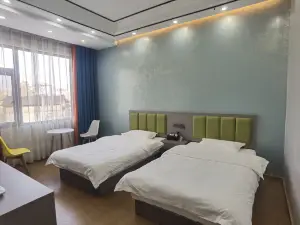 Heqing Beiya Happiness Hotel