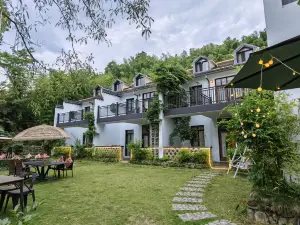 Huayuzui Township Villa