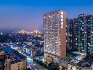 Yestour Hotel (Guigang High-Speed Railway Station Donghu Park)