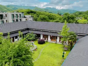 Floral Moganshan Natural House Pet B&B