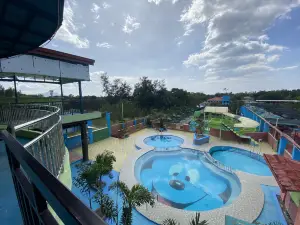 RedDoorz Plus @ Lhexlyn Resort San Narciso