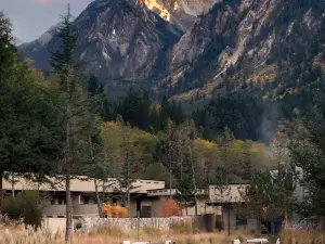 Jiuzhaigou Yangwangxingkong Manor Hotel (Preferred Choice for Overseas Tourists)