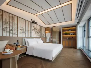 Moshe Hotel
