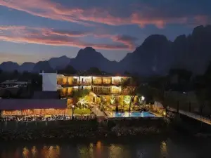 Intimate Riverside Resort Vang Vieng