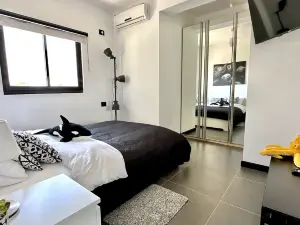GW945 Gugel Waves Amazing Seaview Apartments