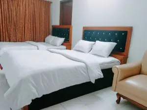 HOTEL GOLDEN BIRD