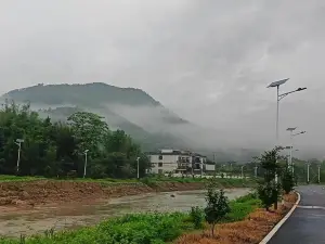 Huazhuquan Health Hot Spring Hostel