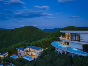 Huixin Retreats