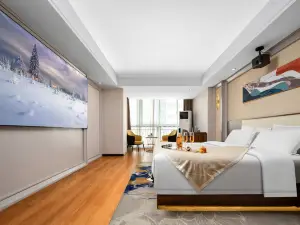 Home Inn Huaxuan Collection Hotel (Zhumadian High-speed Railway Station)