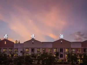 Fuxian Lake Pinyue Hotel