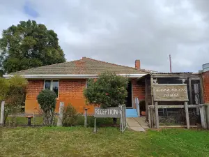 Warradale Lodge and Mini Golf
