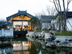 THE ROOT RESORT