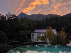 SJXZ •  Mountain Beauty Hotel