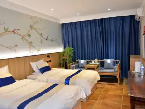 Qiting Waterbank Inn