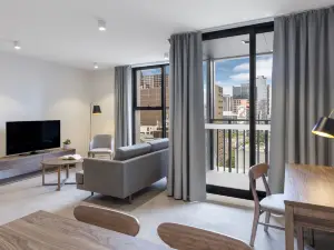 Brady Apartment Hotel Hardware Lane