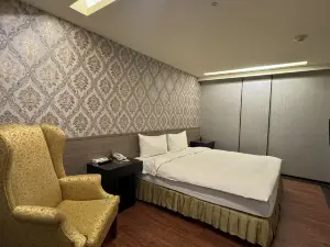 CRYSTAL CITY HOTEL