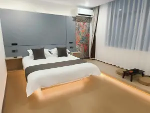 โรงแรมหัวยี (สาขารัฐบาลเขตไคหลู่ ทงเหลียว) ภายใต้โฮมอินน์