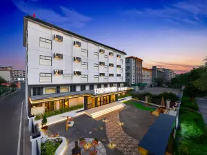 Huasheng Chinese Inn | Artistic Hotel (Yanji Korean Folk Village Dinosaur Kingdom)