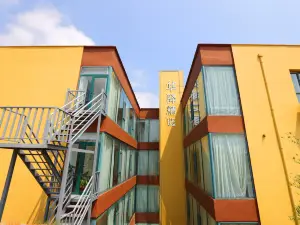 Rujia Huayi Selected Hotel (Fenzhou Market Xiguan Zhengjie Branch)