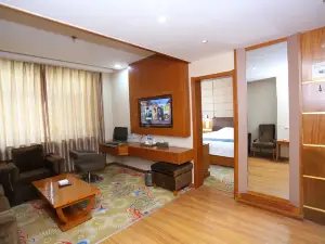 Huachi Longxing Hotel