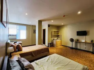 Freddo Studio Apartelle
